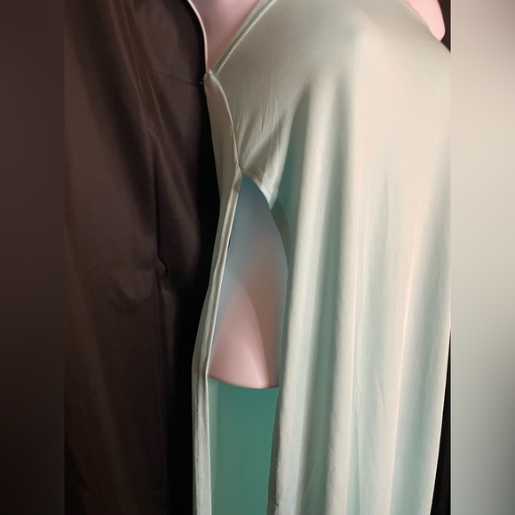 NWOT women’s size M swimsuit cover, long with full split on both sides - Picture 4 of 7